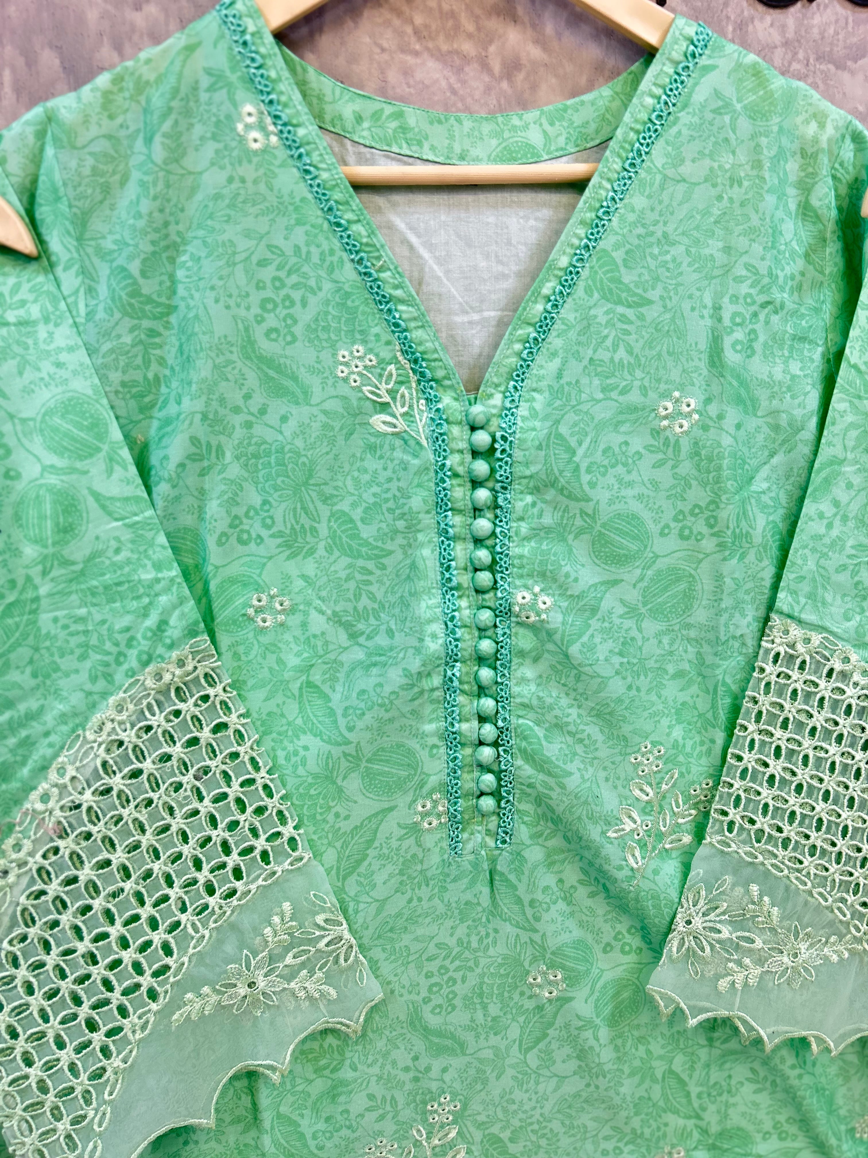 Verdant Breeze | Article No D-0017