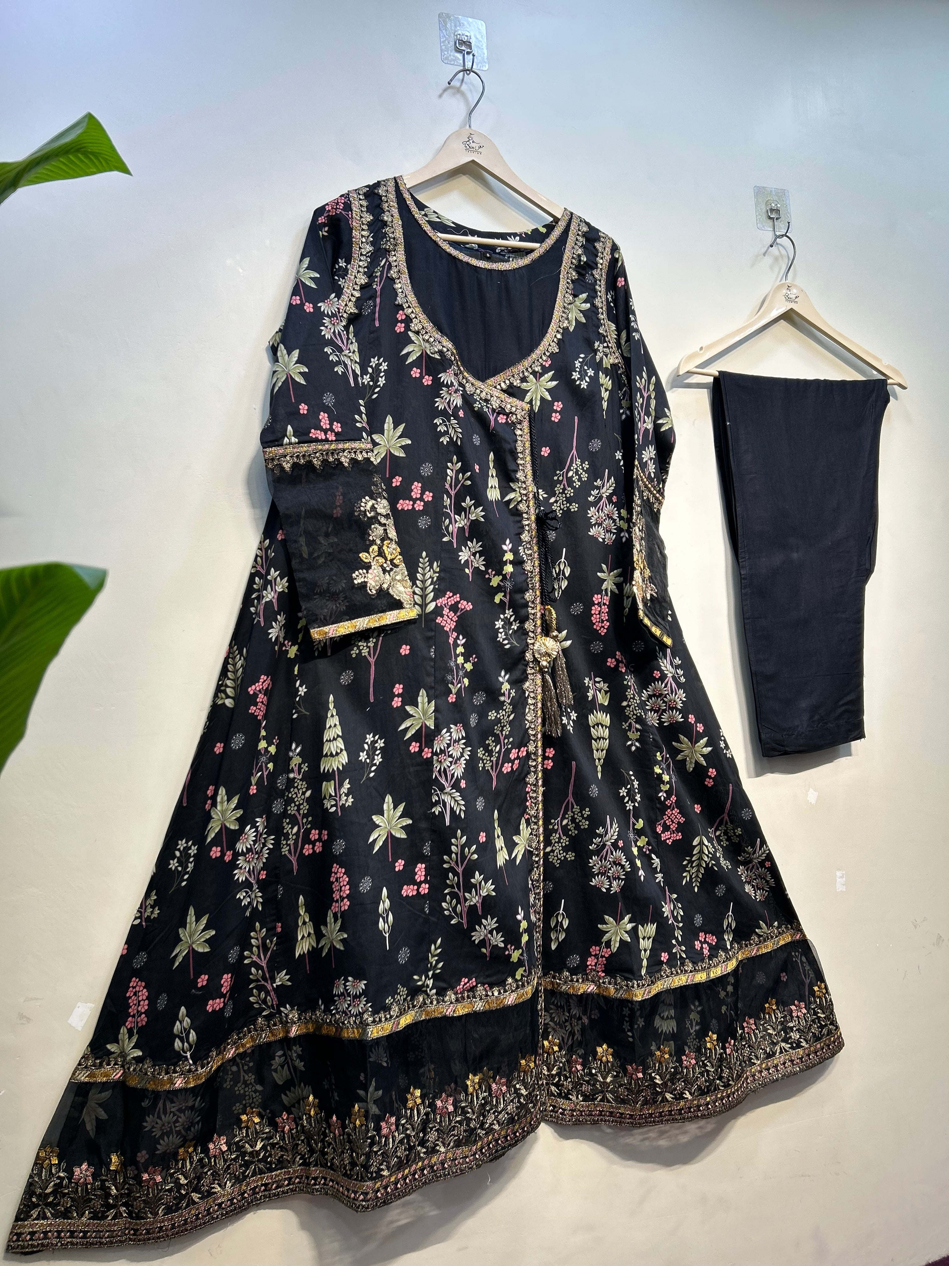 Charcoal Floral Majesty |Article D-1005