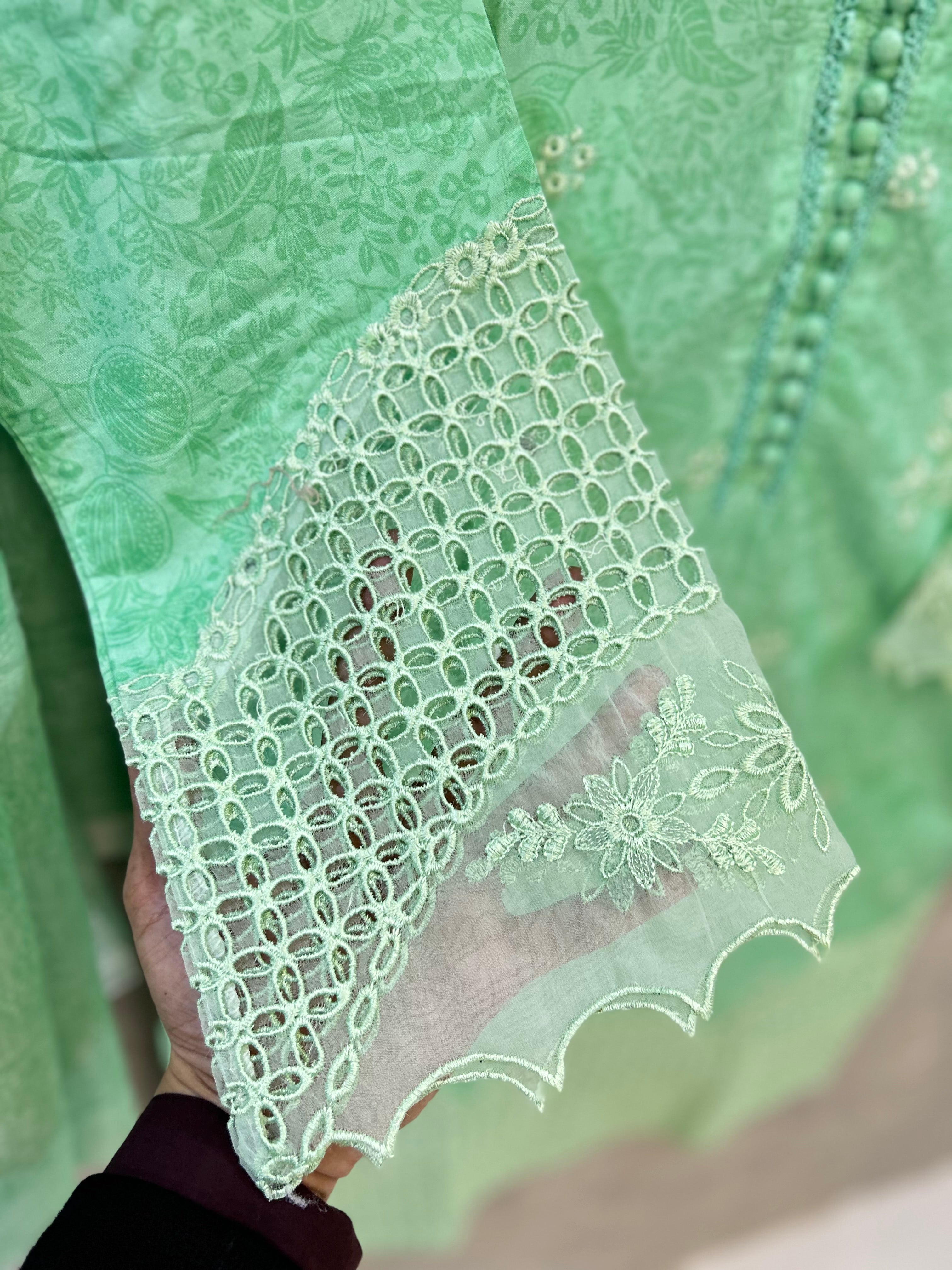 Verdant Breeze | Article No D-0017