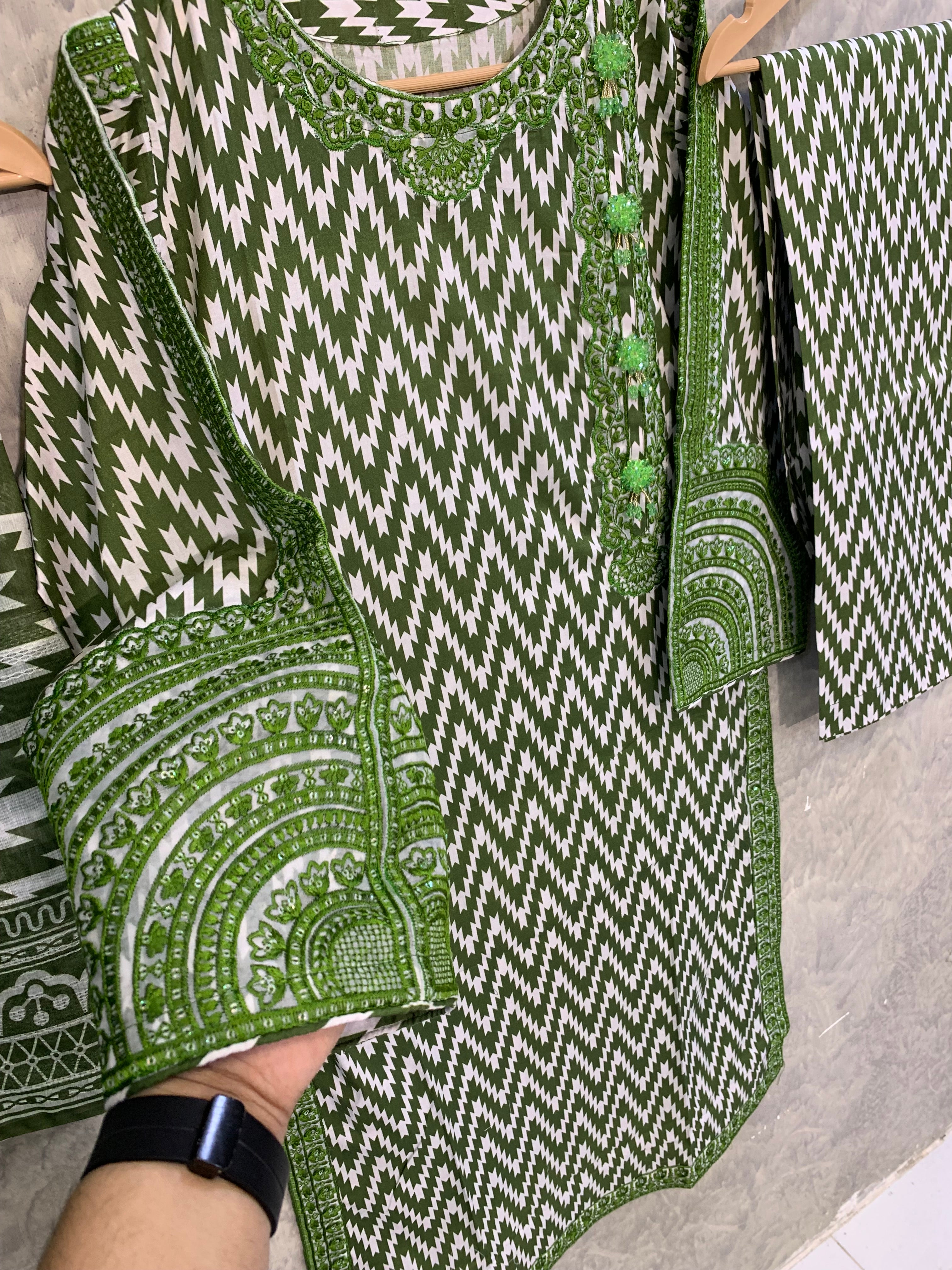Zigzag Charm|Article No-D130
