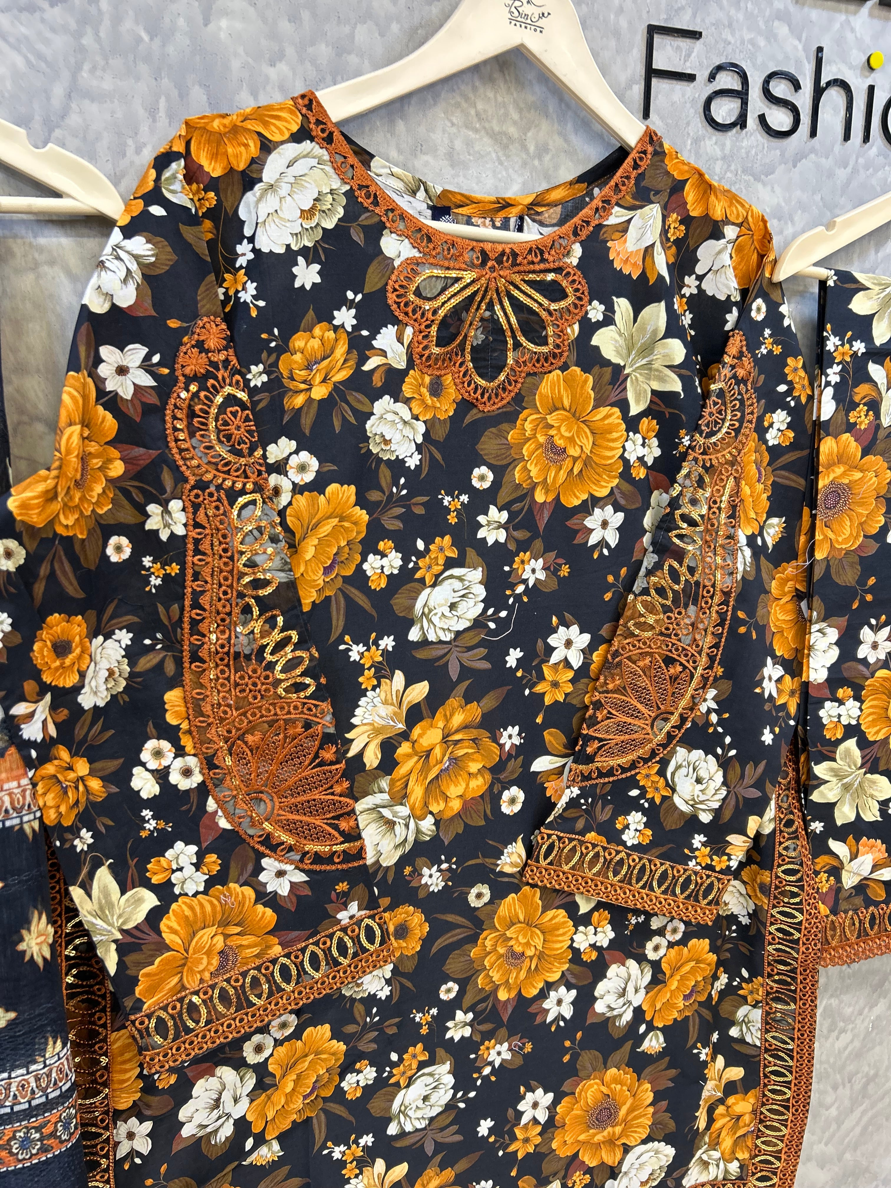 Midnight Marigold |Article No D-0014