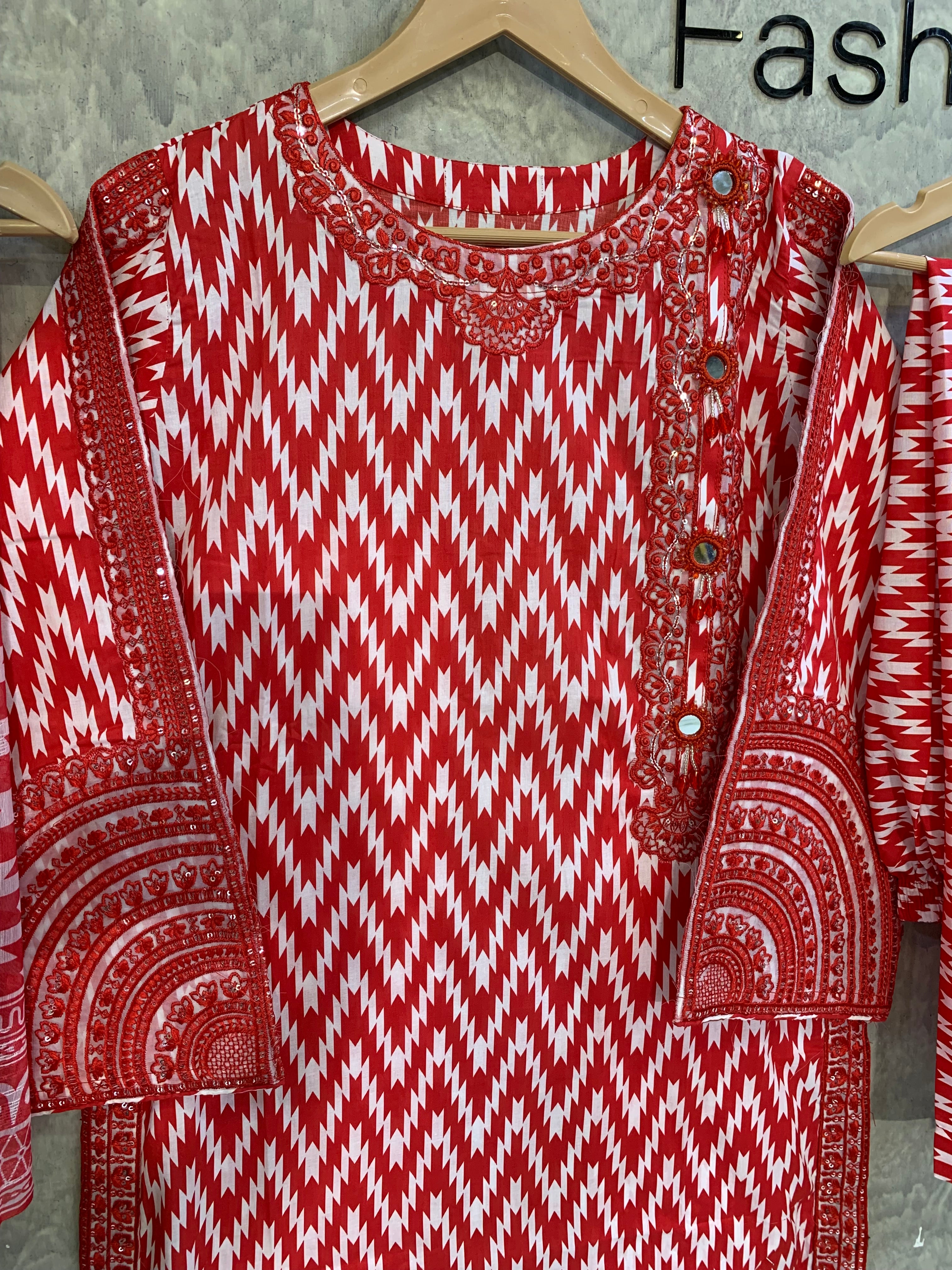 Zigzag Charm|Article No-D130