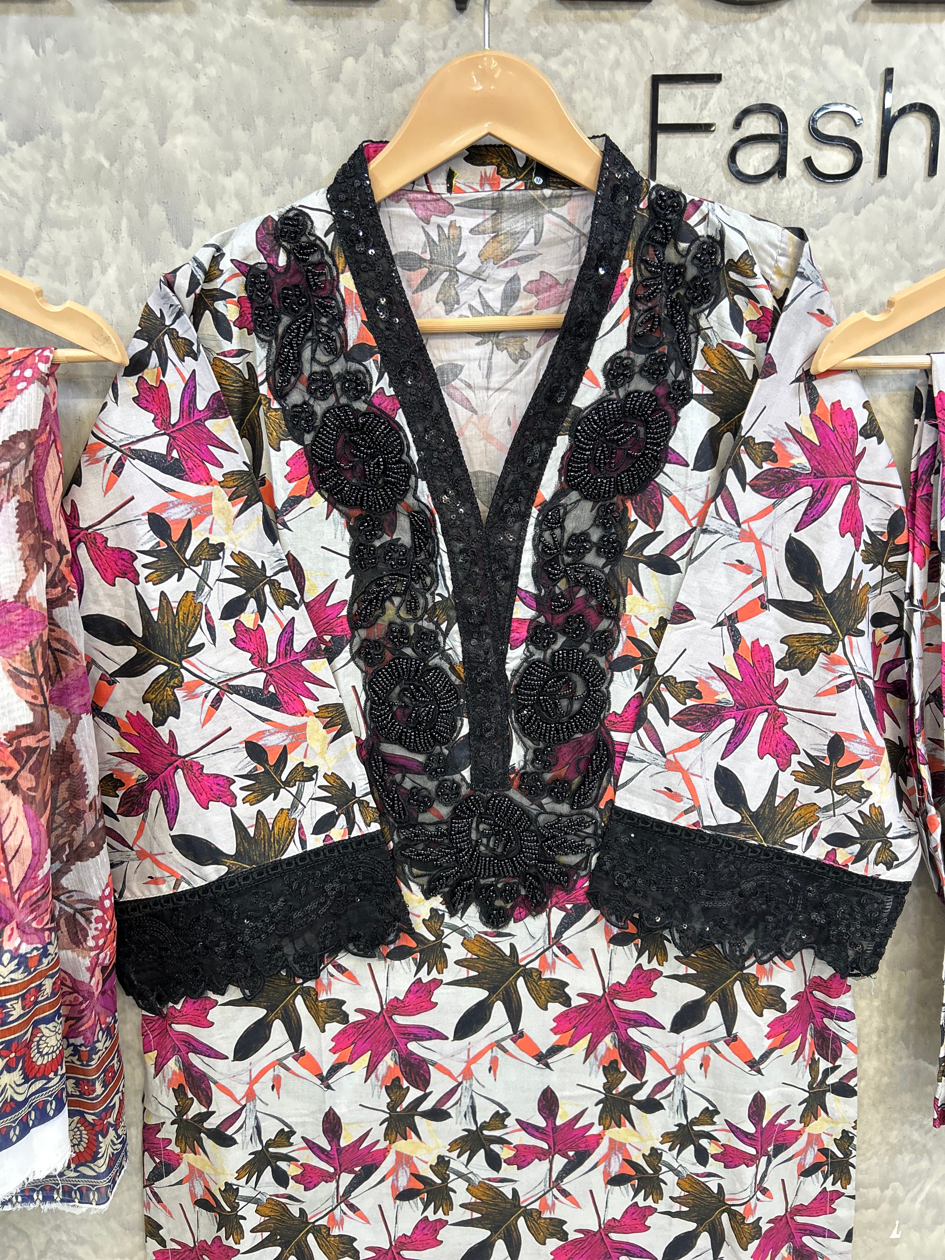 Magenta Leaf | Article No. D-118