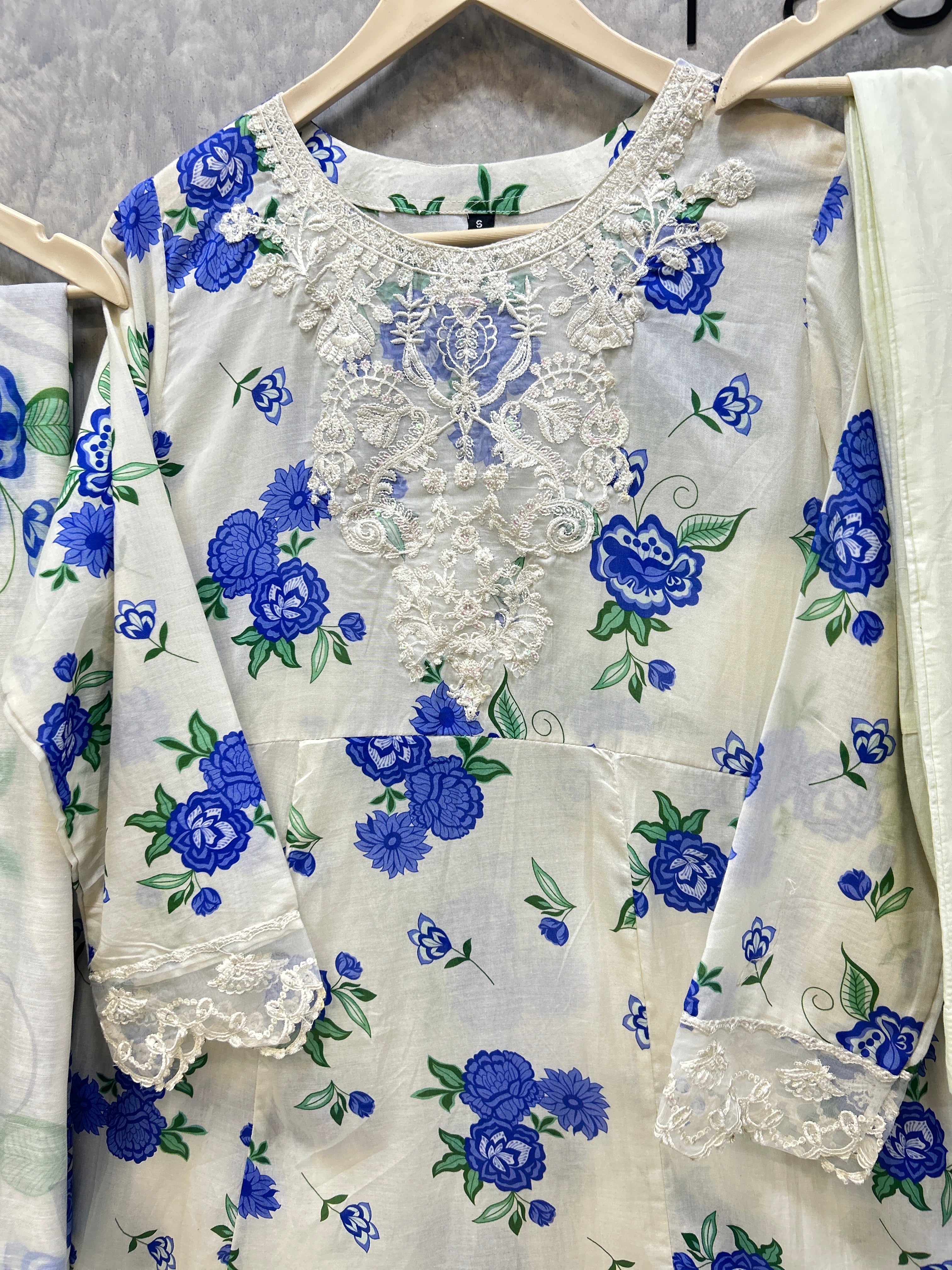 Blue sky| Article No. D-239