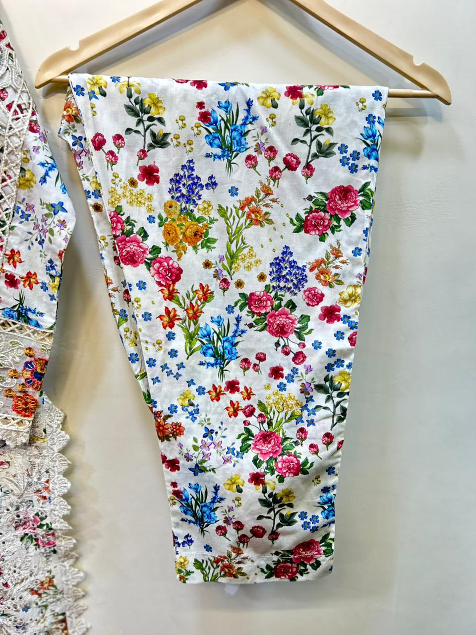 Floral Lace Symphony | Article No D-1004