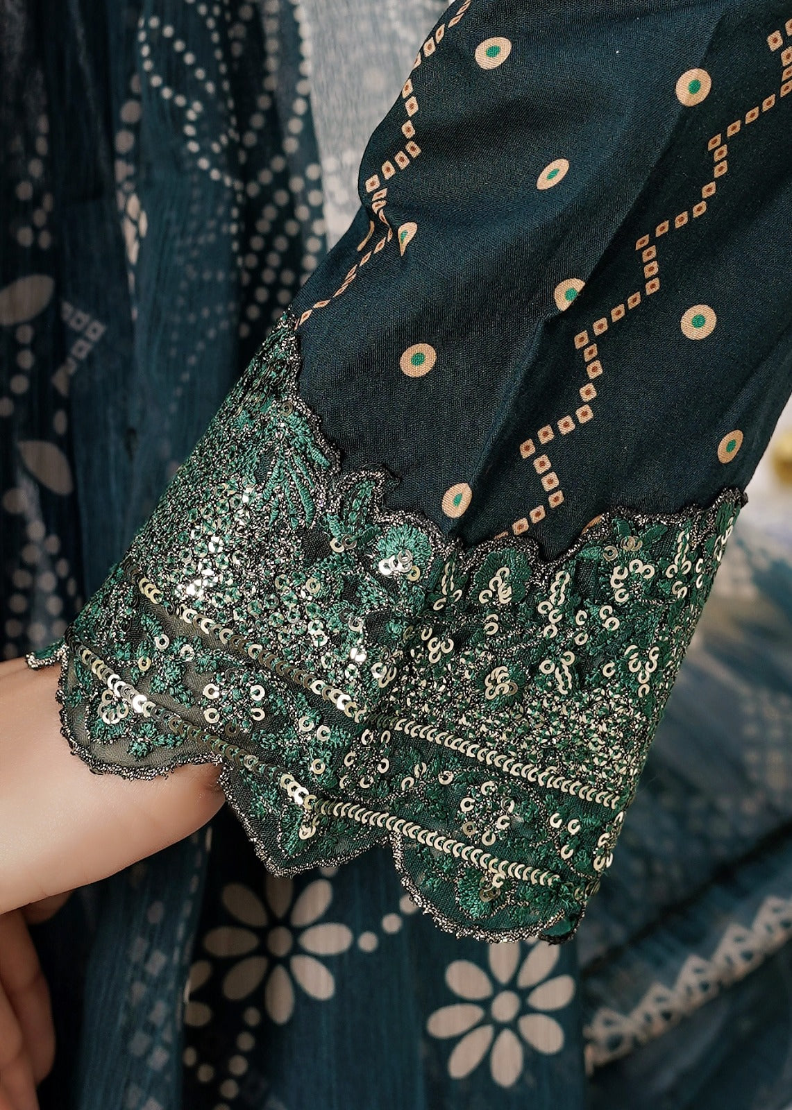 Emerald Charm|Article No-D124